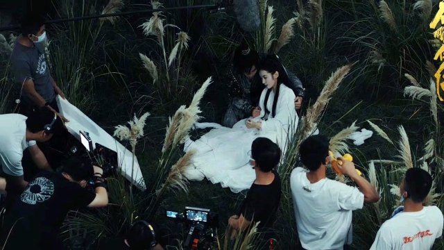 The Legend of Condor Heroes Movie 2024 New Trailer - The scene of Xiaolongnü nestling in Yang Guo’s arms after being defiled 神鵰俠侶 問世間 小龍女被玷污後依偎在楊過懷裡的片段 The prettiest Xiaolongnü ever Coming soon in 2024 最美小龍女 王梓莼 网大电影 即將上映