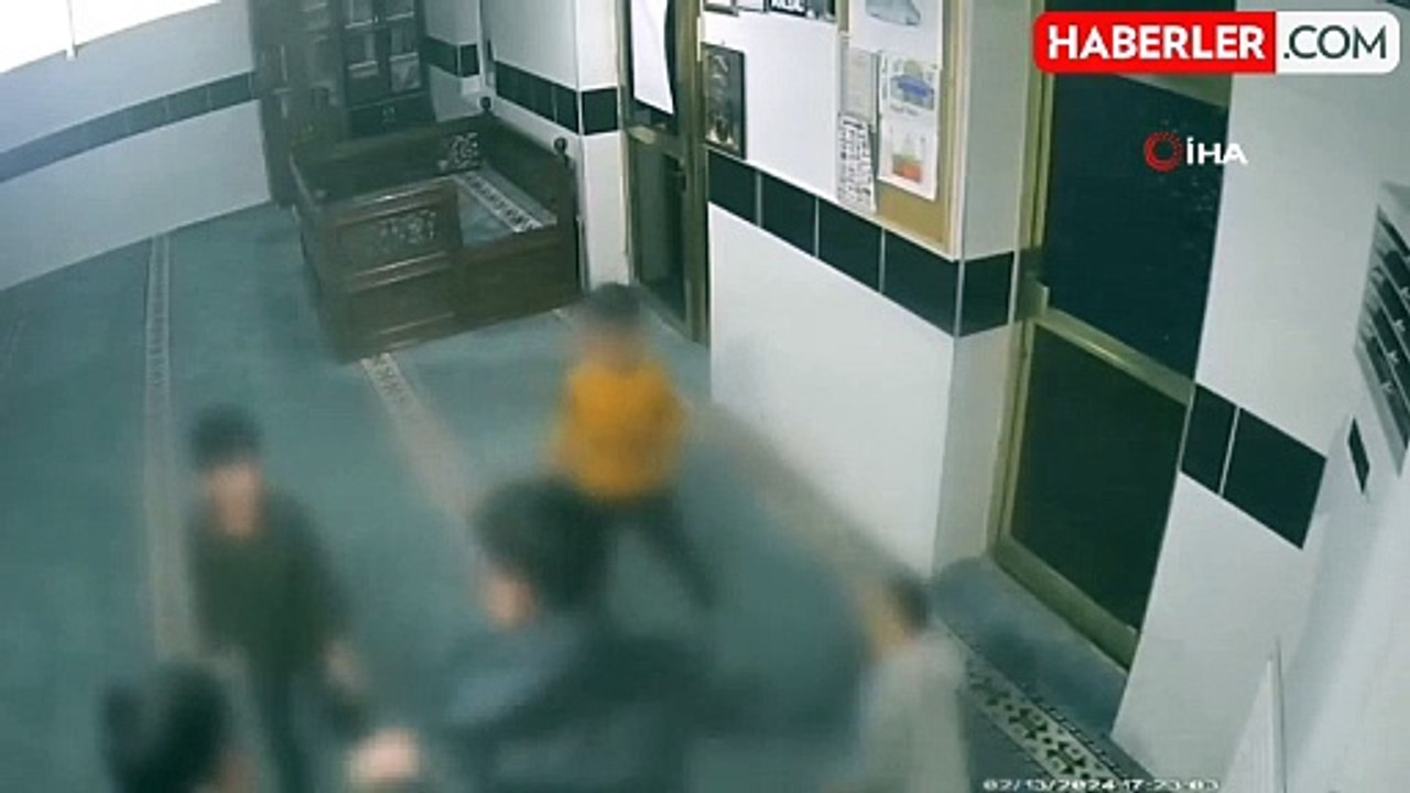 Camide Kur'an-ı Kerim eğitimi alan çocuklara bıçakla "uslu durun" uyarısı