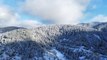 Kastamonu’nun İhsangazi ilçesinde etkili olan kar yağışı ile Ilgaz Dağı’nın eteklerindeki yaylalar görsel şölen sundu. Yaylaları ziyaret eden vatandaşlar mest eden manzaranın tadını çıkardı. Kastamonu’da etkili olan kar yağışı, Ilgaz Dağı’nı beyaza bürüdü