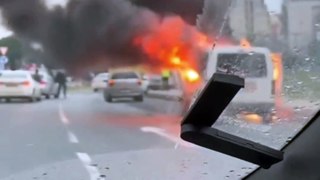 Başakşehir'de seyir halindeki hafif ticari araç cayır cayır yandı!