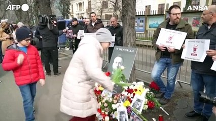 Navalny, un operatore sanitario: "Lividi sul corpo, ha avuto convulsioni"