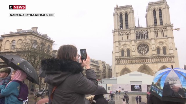 Les Parisiens se réjouissent de revoir la flèche de Notre-Dame