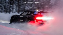 VÍDEO: el Porsche GT4 e-Performance da la talla en el hielo del Ártico, derrapadas 100% eléctricas