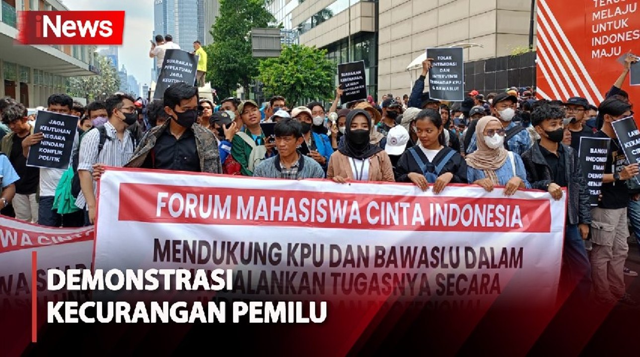 Nilai Pemilu Penuh Kecurangan, Massa Gelar Demo di Depan Bawaslu dan KPU