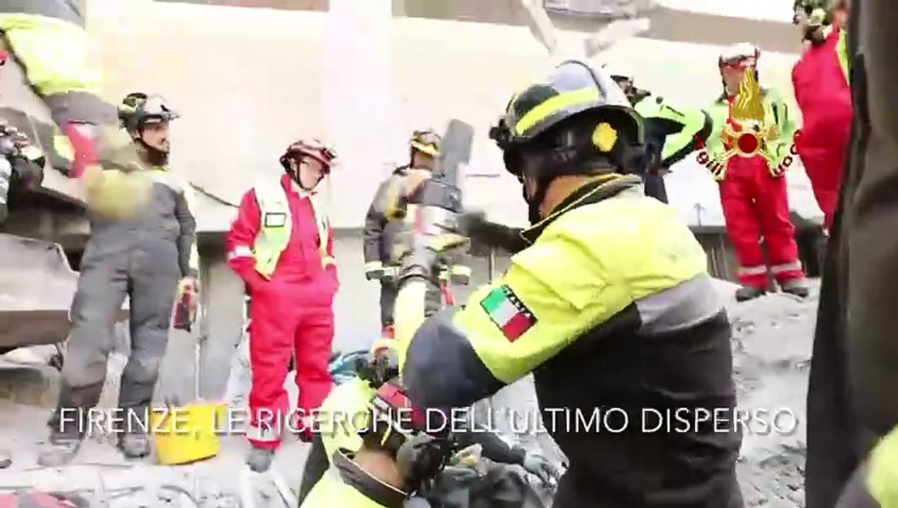 Crollo di Firenze: il lungo e pericoloso lavoro dei vigili del fuoco tra le macerie per le ricerche dell'ultimo disperso