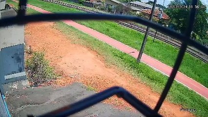 Trem descarrilha e atinge residência no Paraná