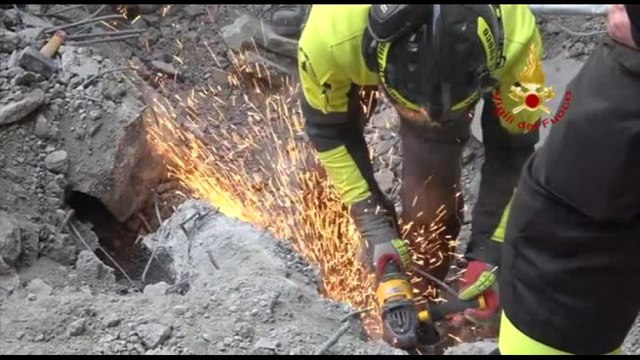 Crollo Firenze, si cerca ancora l'ultimo operaio disperso