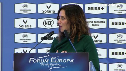 Ayuso, sobre las críticas a la mascletá: "Debe ser que los patos en Valencia lo resisten todo"