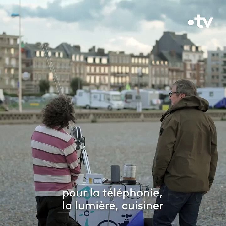 Il transforme l'eau de mer en eau potable.