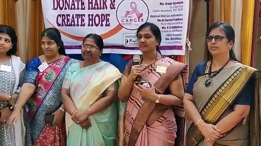 புற்றுநோயால் பாதிக்கப்பட்டவர்களுக்காக முடியை தானமாக வழங்கிய 200 மாணவிகள்