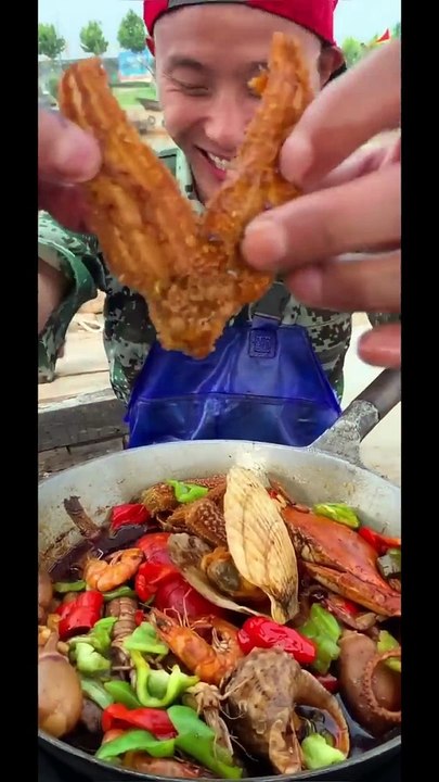 EATING WITH DAGANG Fisherman Dagang eats crabs, squid, conch, octopus, starfish, and prawns#yummy