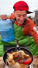 Dagang ate starfish, octopus, conch, lobster, scallops and prawns.#yummy #seafoodboil #eatingshow (1)