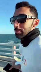 بحرينيون على جسر الملك فهد يهرولون على أقدامهم للمشاركة في احتفالات يوم التأسيس بالرياض