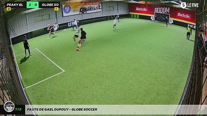 Faute de Gael Dupouy - GLOBE SOCCER