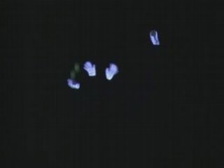 Mains lumière noire