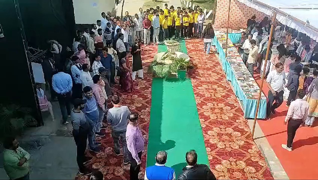 पुस्तक मेला शुरू: पुस्तकें करती हैं जीवन का सच्...