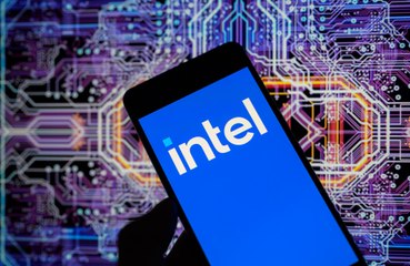 Intel lands deal with Microsoft to produce its custom chips