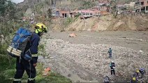 “​​​​​​​Las casas se nos están cayendo”: más de 50 familias evacúan sus viviendas por riesgo de deslizamiento en La Paz