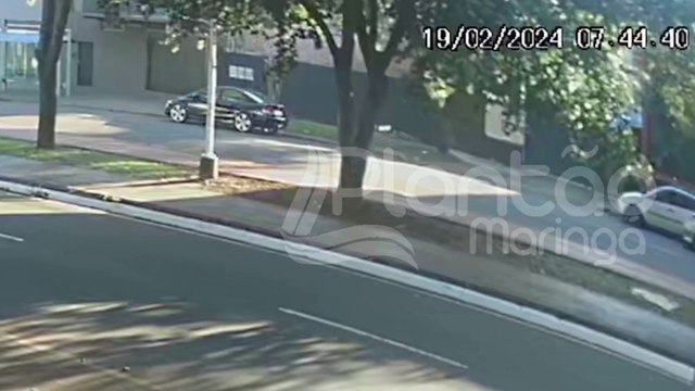 Câmeras de segurança registram Batida seguida de capotamento em Maringá 