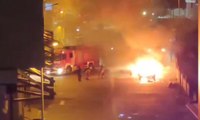 Esenyurt'ta otomobil alev alev yandı; müdahale sırasındaki patlama kamerada