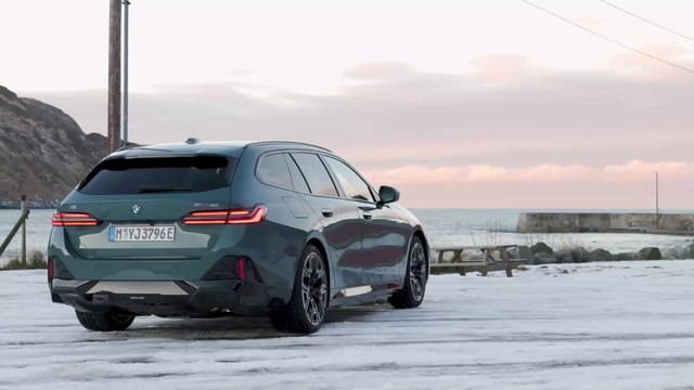 The new BMW i5 eDrive40 Touring Driving Video