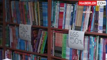 İzmir Alsancak Sevgi Yolu'nda Kitapçılar Ekonomik Krize Direniyor