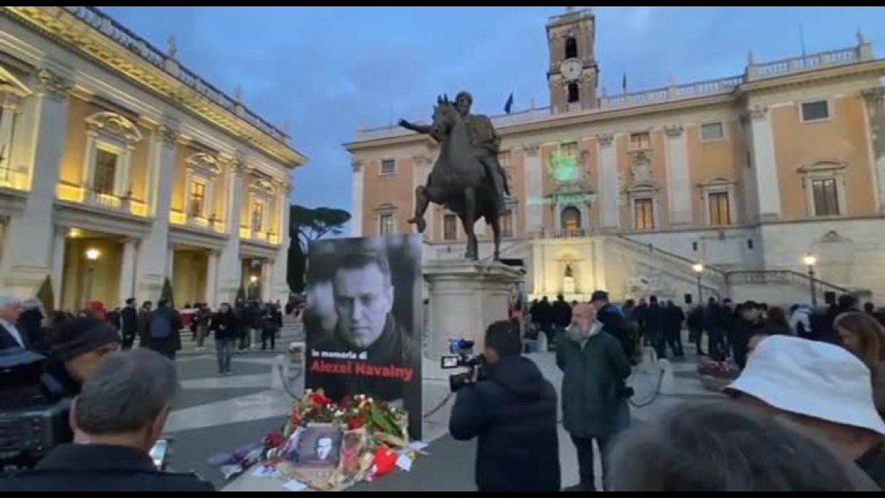 Fiaccolata per Navalny, in piazza a Roma esponenti di tutte le forze politiche