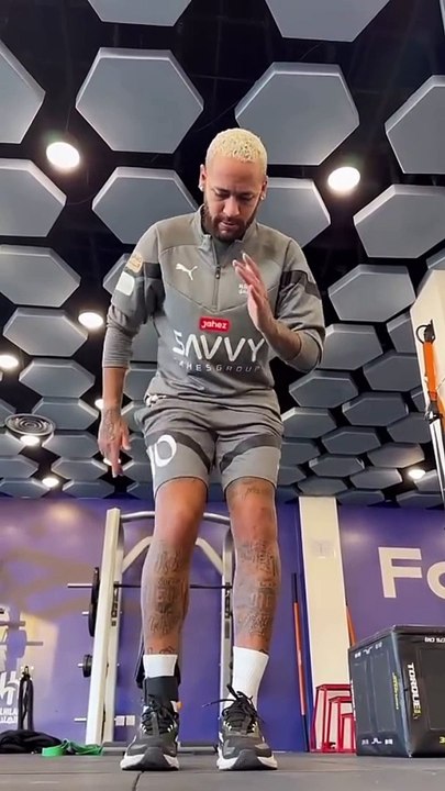 #Sport #football #Neymar, victime d'une #rupture des #ligaments croisés antérieurs et du #ménisque du #genou gauche à la mi-octobre lors du #match #Uruguay-#Brésil (2-0), ne devrait pas faire son #retour sur les #terrains avant #septembre 2024.