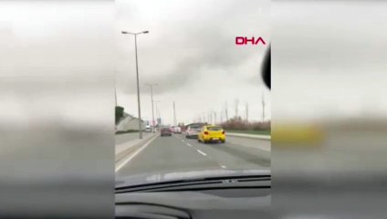 Trafikten kaçmak isteyen taksici kaldırımda araba sürdü!