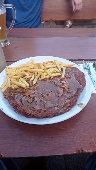 Geiler Lappen: Jägerschnitzel Schießhaus Schweinfurt - #FoodTest #SebastianSchulz #maske