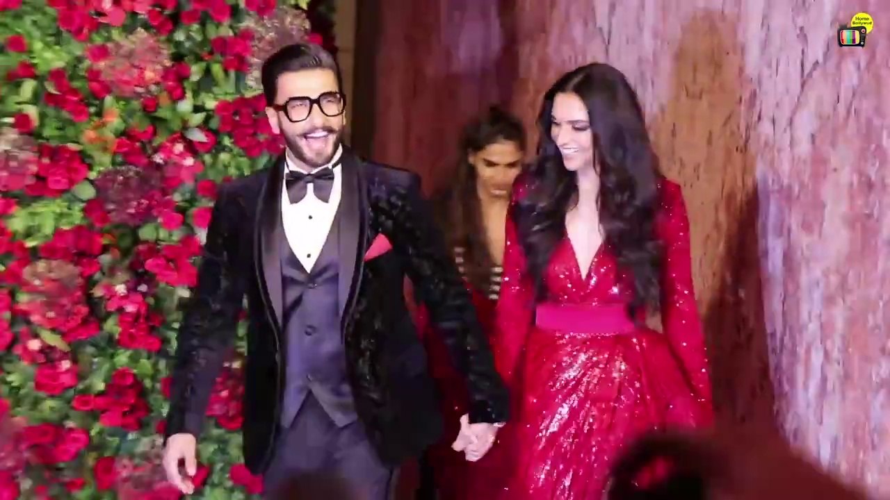 Kareena Kapoor IGNORES Sara Ali Khan In Front of Saif Ali Khan @Ranveer-Deepika WEDDING Party