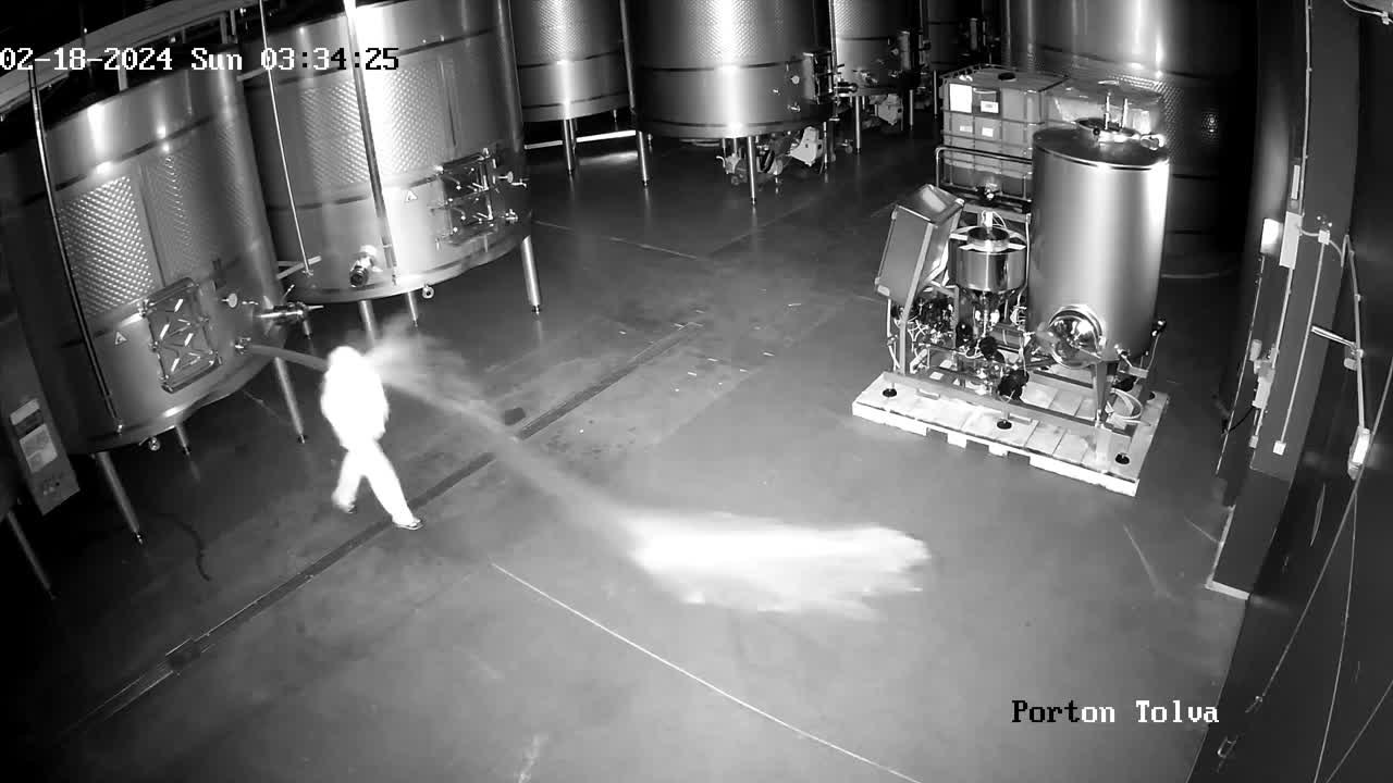 Imágenes captadas por las cámaras de seguridad que muestran el momento del sabotaje