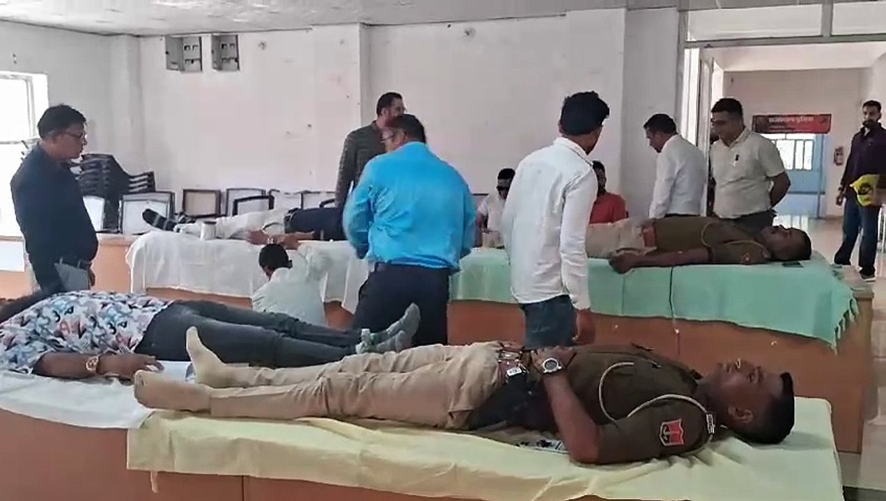 महादान के लिए संभागीय आयुक्त की पहल, शिविर लगवा कराया 49 यूनिट रक्तदान