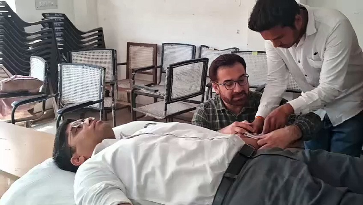महादान के लिए संभागीय आयुक्त की पहल, शिविर लगवा कराया 49 यूनिट रक्तदान