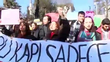 Rektörlük kararına öğrencilerden tepki: Bu kapı sadece bize mi kapalı