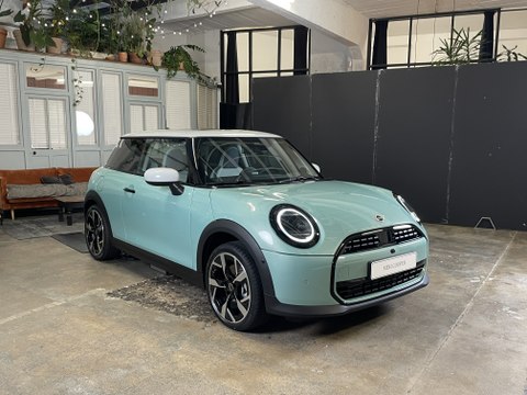 Présentation vidéo - Mini Cooper C (2024) : la Mini thermique reprend du service