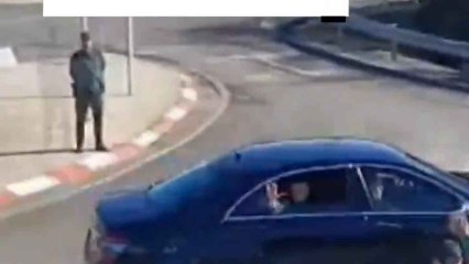 La reina Letizia saluda a un grupo de agricultores en Salamanca