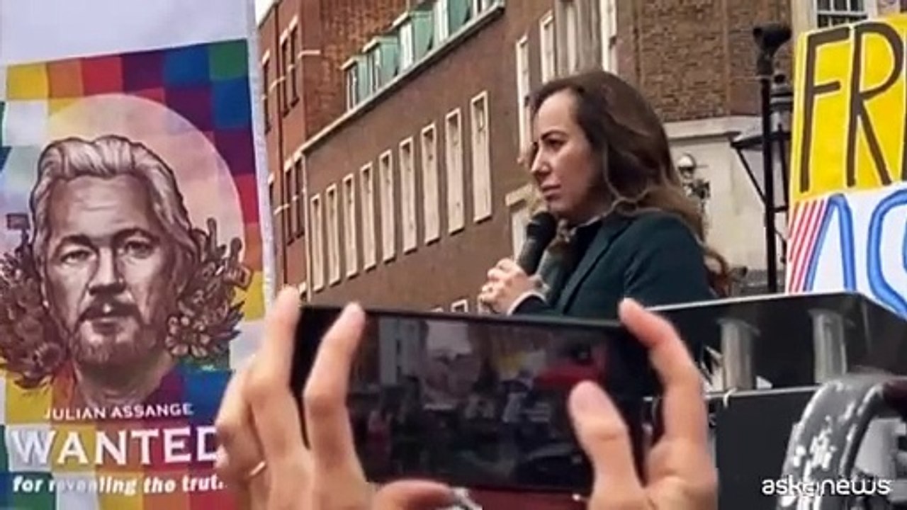 "Free Assange", i sostenitori: se lui non ? libero, nessuno ? libero