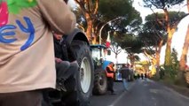 Protesta trattori: agricoltori bloccano via Nomentana, con loro anche Ercolina