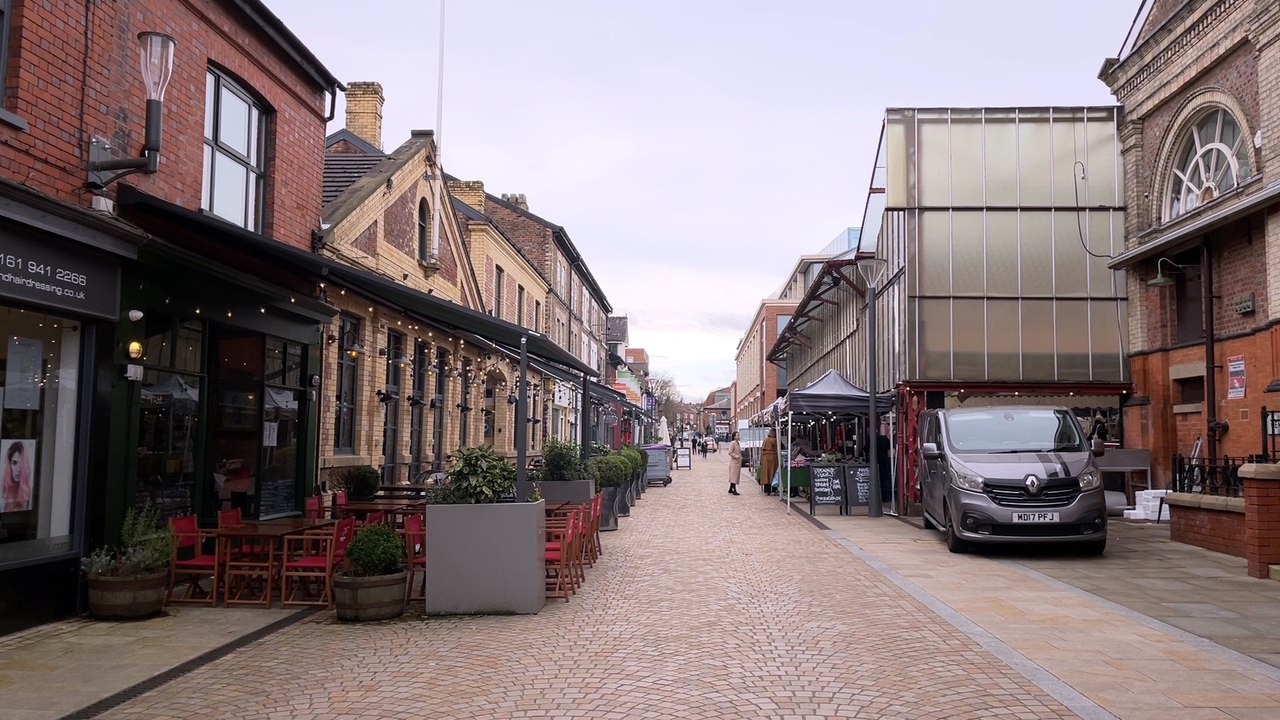 Altrincham is voted the second happiest place in the North West: We ...