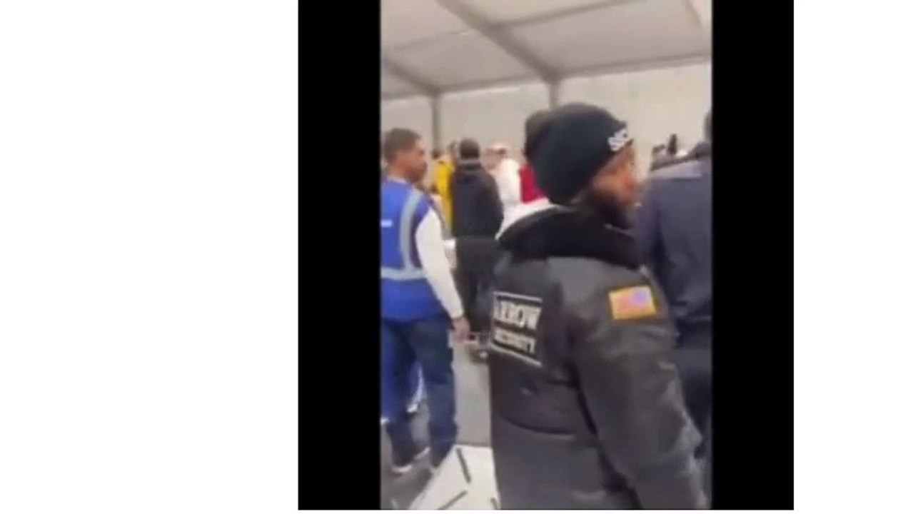Migrantes agreden a policías en Nueva York