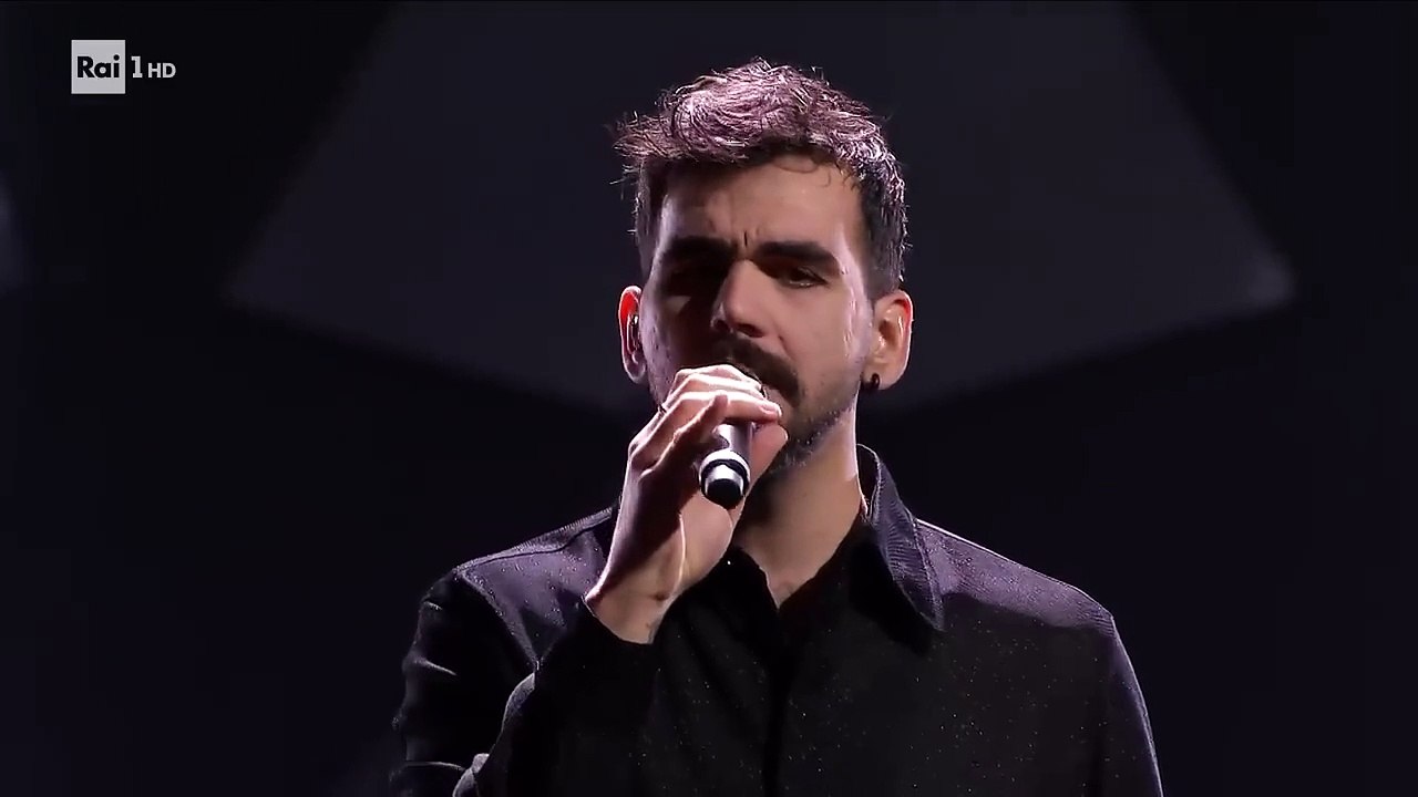 Sanremo 2024 - Il Volo con Stef Burns cantano Who wants to live forever