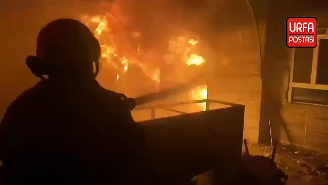 Şanlıurfa'nın Eyyübiye İlçesi Balıklıgöl Mahallesi'nde mesken yangını