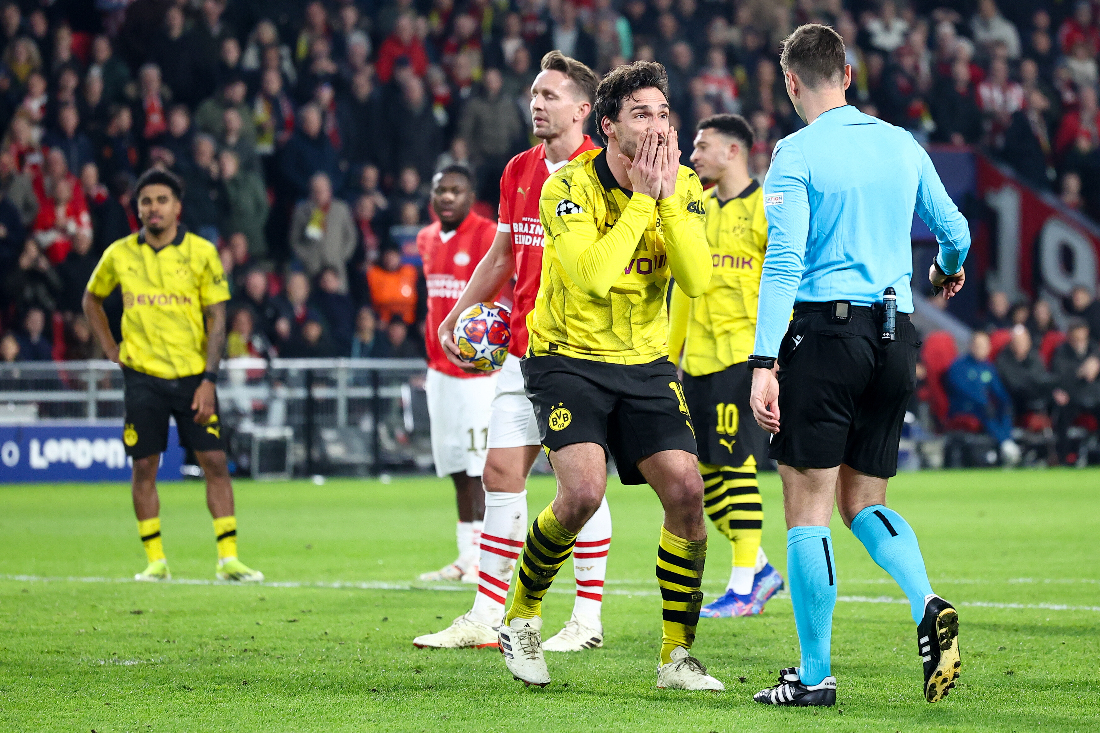 Ligue des Champions : Dans la polémique, le PSV et Dortmund se neutralisent