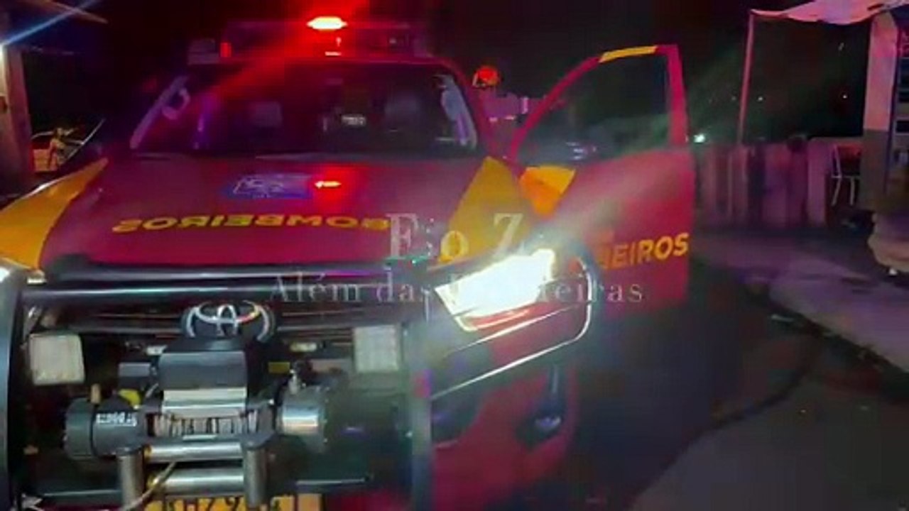 Bombeiros Controlam Incêndio em Residência no Cidade Nova Il