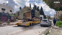 Cisgiordania, veicoli militari israeliani a Tulkarem dopo il raid