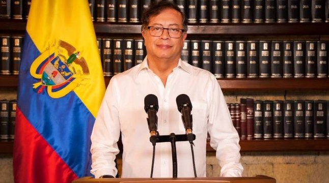 Duras críticas por polémico decreto que otorgaría facultades al presidente sobre el presupuesto general
