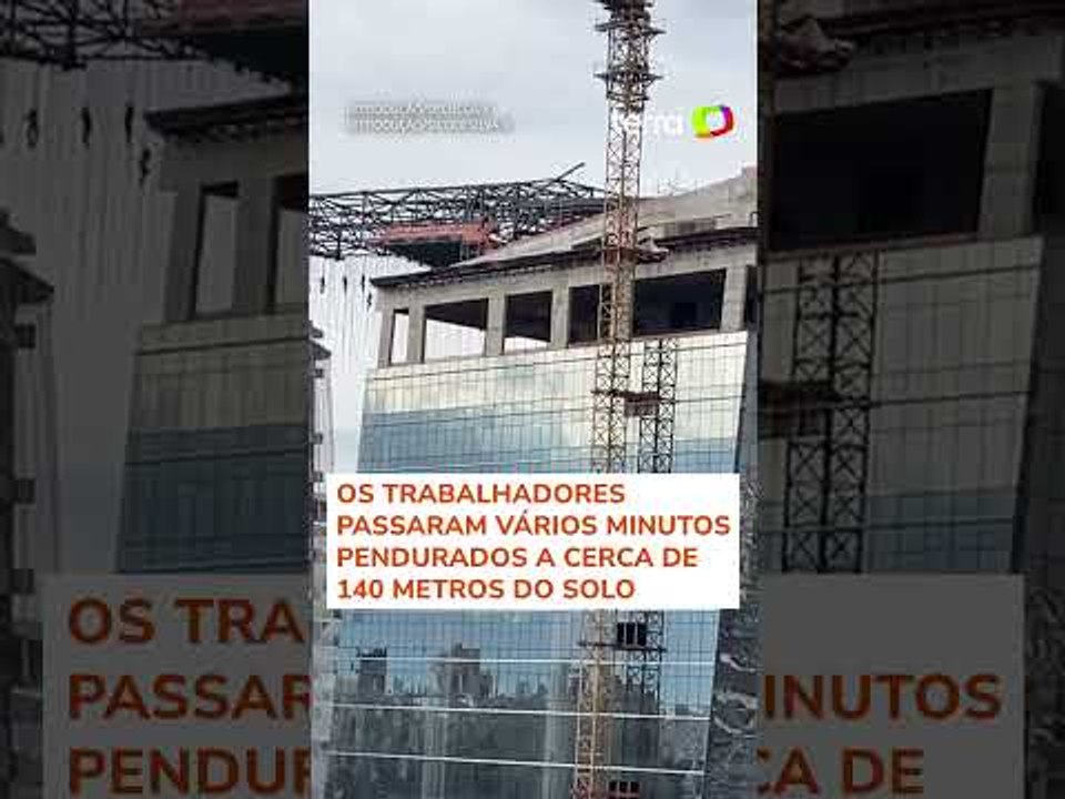 Operários ficam pendurados a mais de 100 metros de altura após andaime desabar em SP