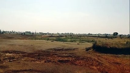 अवैध उत्खनन करते तीन ट्रैक्टर व एक जेसीबी पकड़ी