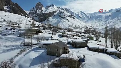 İşte Türkiye'nin Sibirya'sı! 3 metre kar yağdı; evler kayboldu